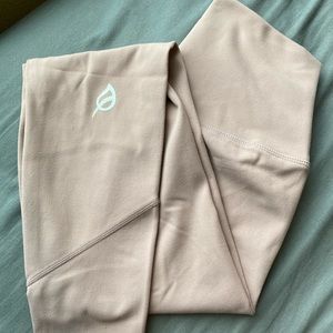 Ptula Cropped Legging